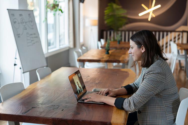 woman creating compliance training presentation